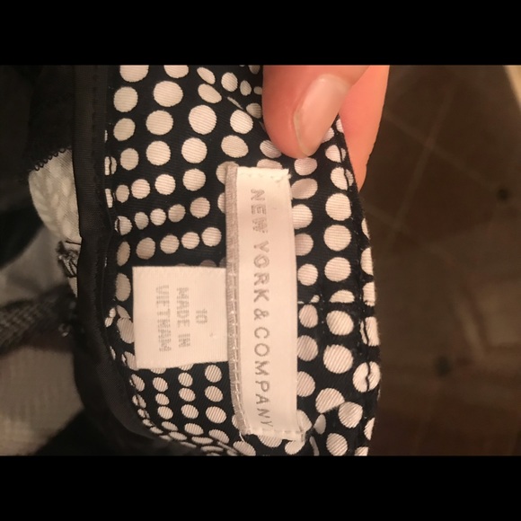 🔥NY&Co Polka Dot Capris - Picture 2 of 7